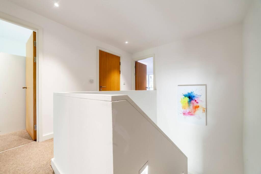 Апартаменты Stunning New 3 Bdr Duplex Wbalcony, East Лондон Экстерьер фото